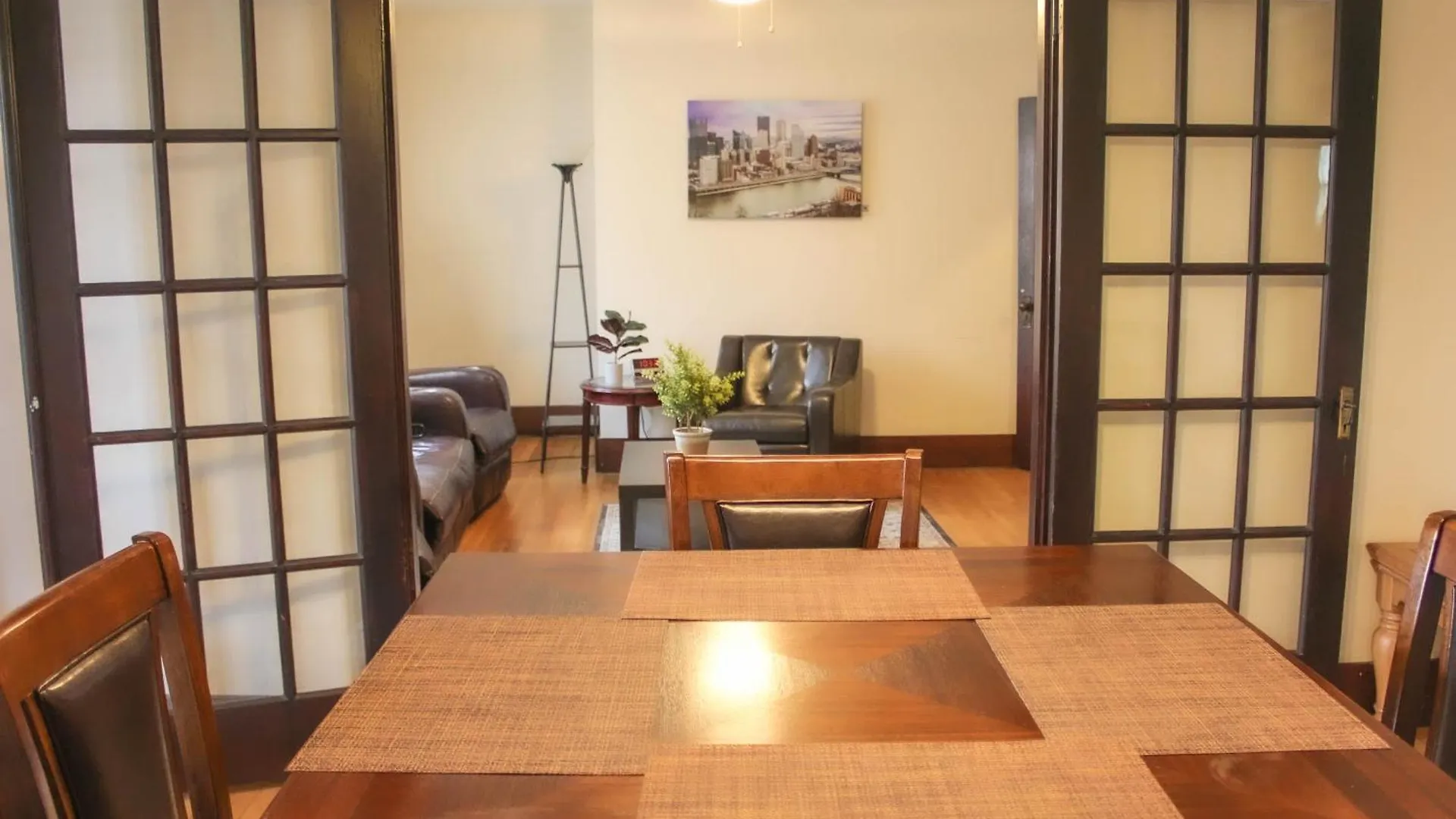 Comfy And Spacious 3 Bedroom - Easy City Access Pittsburgh 0*,  United States