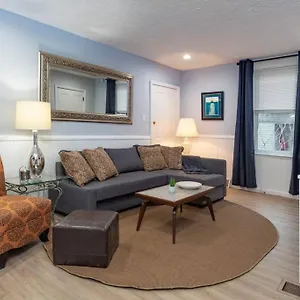 Apartment Stylish And Refined With Easy Access, Pittsburgh
